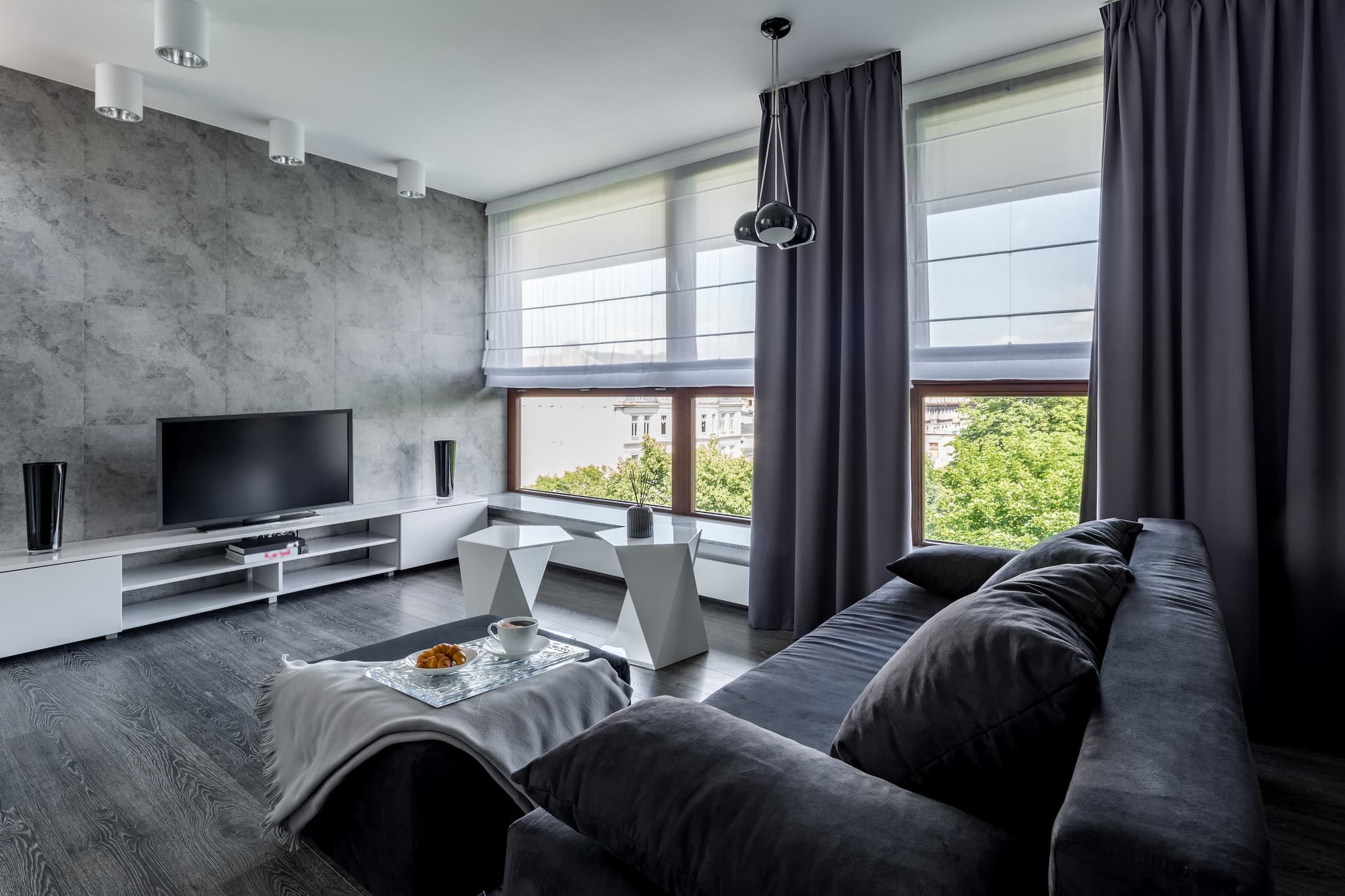 Explora nuestra amplia variedad de cortinas, diseñadas para complementar cualquier estilo de decoración.